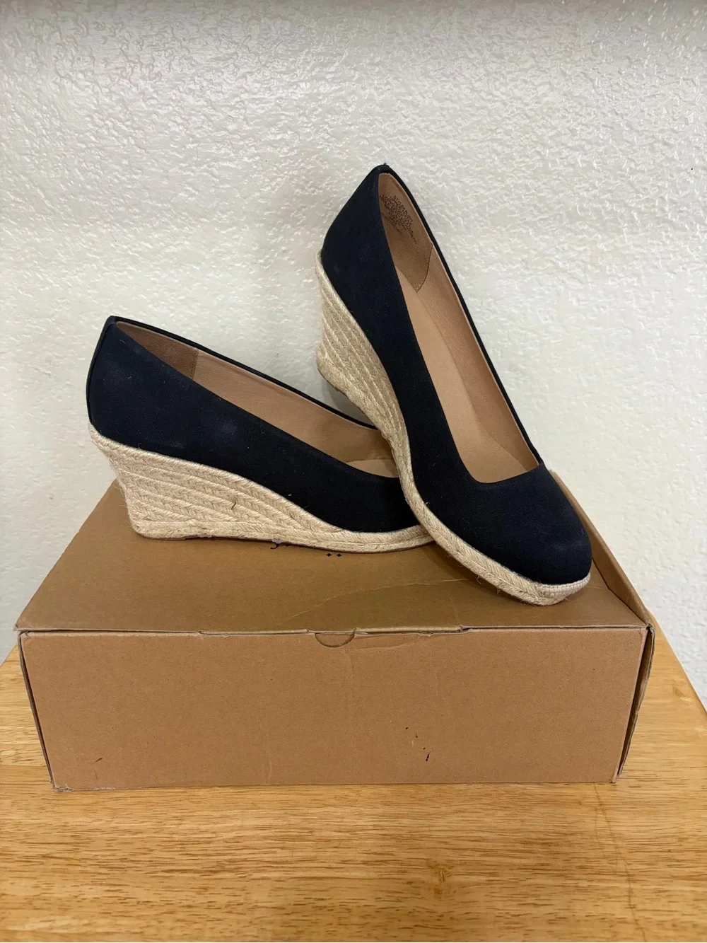 J. Crew Black Canvas Espadrille Wedge Pumps Size 8.5 Round Toe Slip On Heels